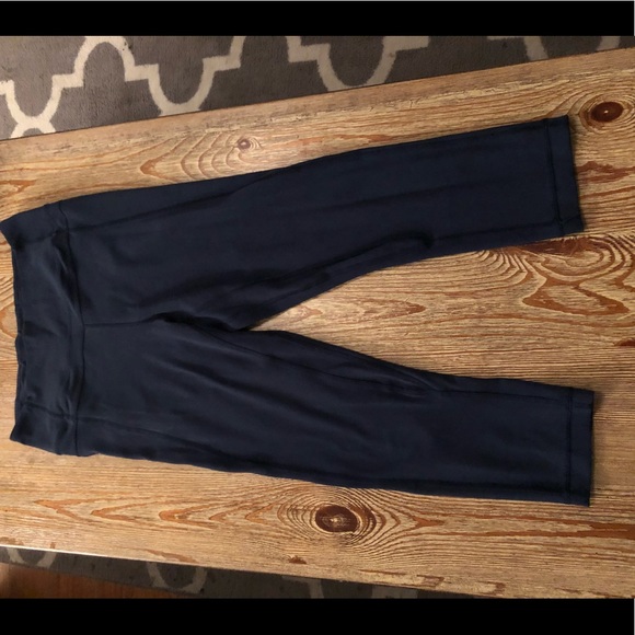 Navy Blue Lululemon cropped leggings - Picture 2 of 4